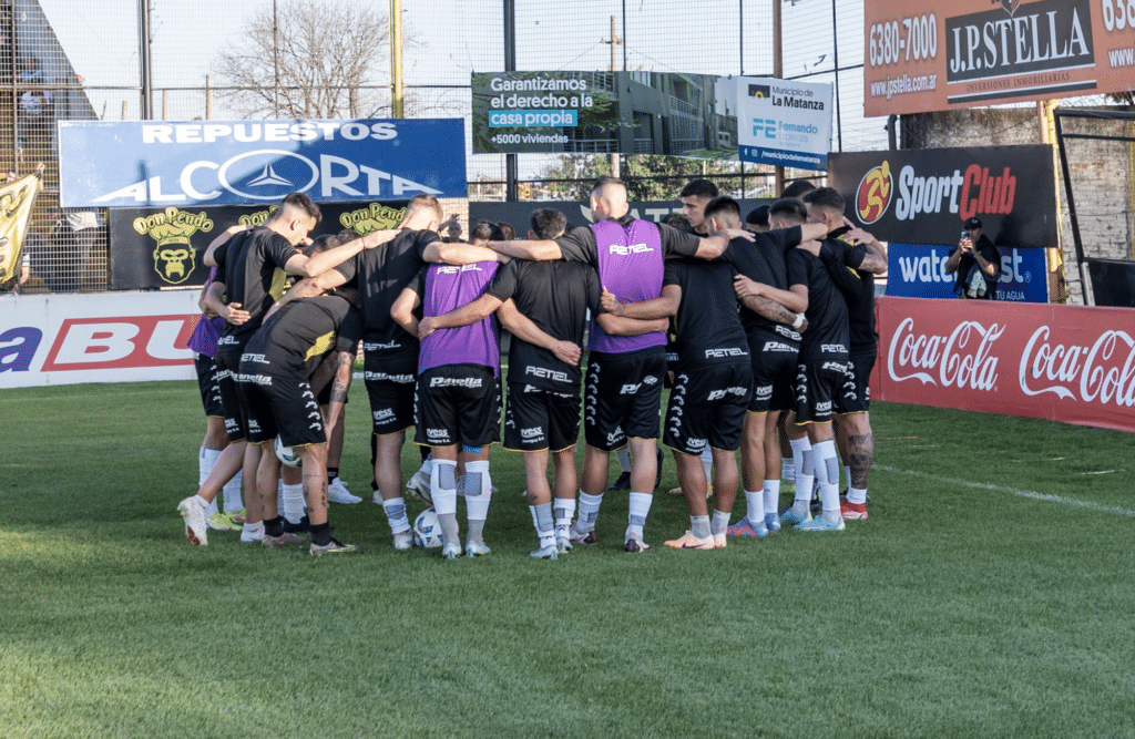 Almirante Brown vs Chicago cómo ver día historial