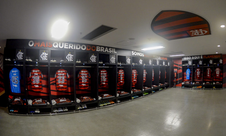 Site divulga imagens dos três uniformes do Flamengo para 2023