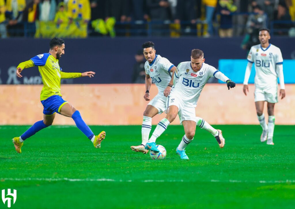 نتائج مباريات دوري روشن السعودي تعادل مثير بين النصر والهلال في ديربي