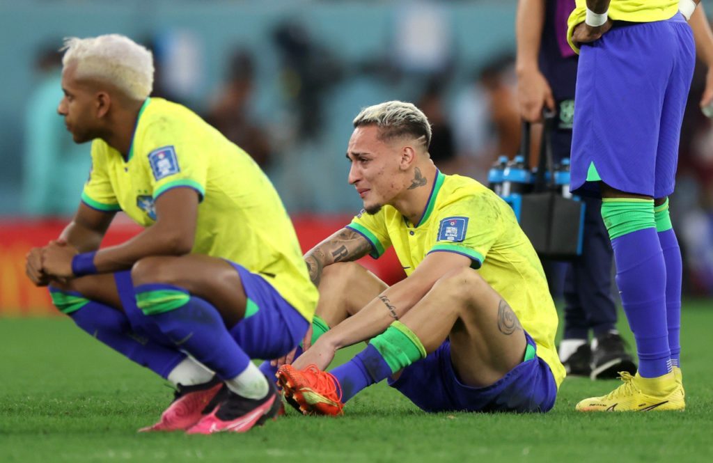 حسرة لاعبي البرازيل بعد الخروج من كأس العالم 2022