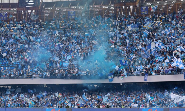 جماهير نابولي (المصدر:Gettyimages)