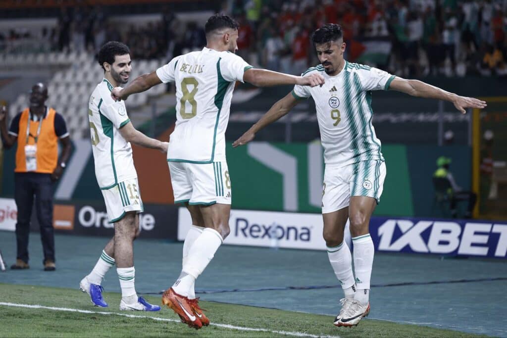 الجزائر ضد جنوب إفريقيا