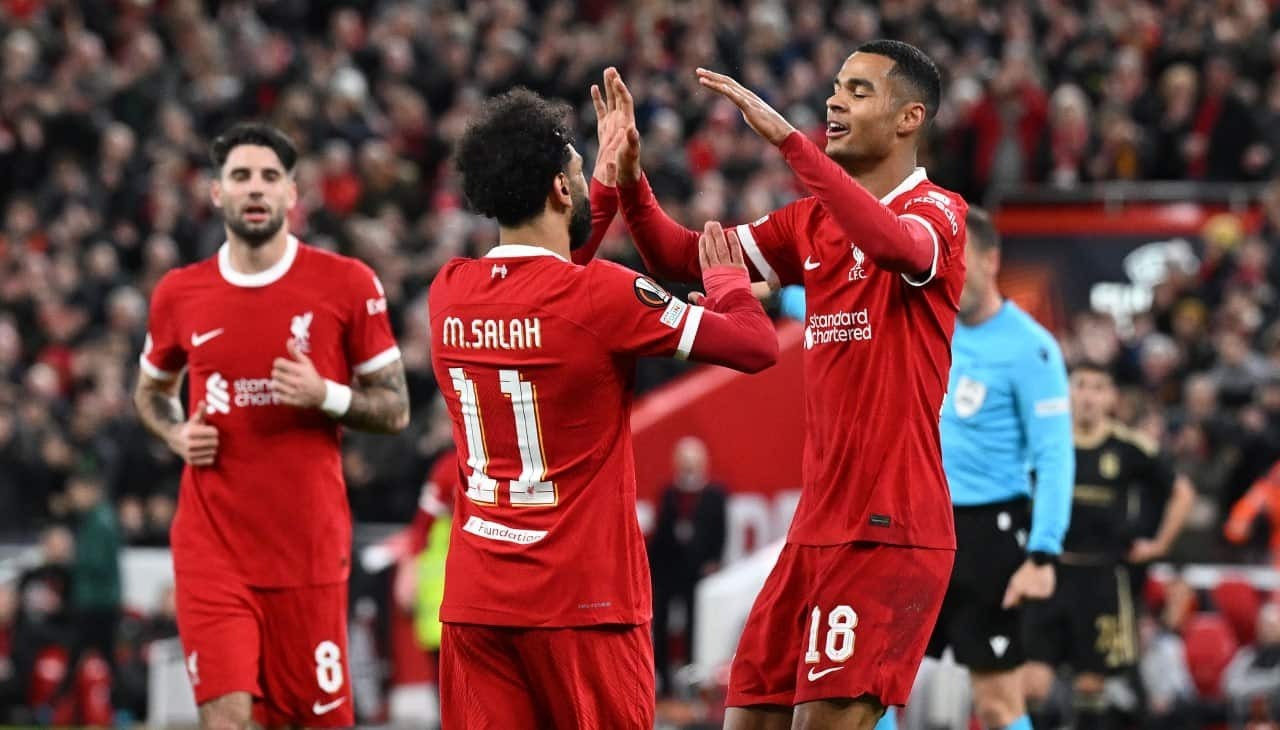 الصالح سبورت : 
			سرقتها منك – جاكبو يداعب محمد صلاح بعد فوزه بجائزة استثنائية مع ليفربول		