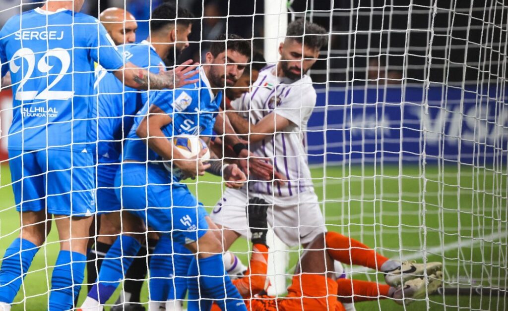 العين ضد الهلال