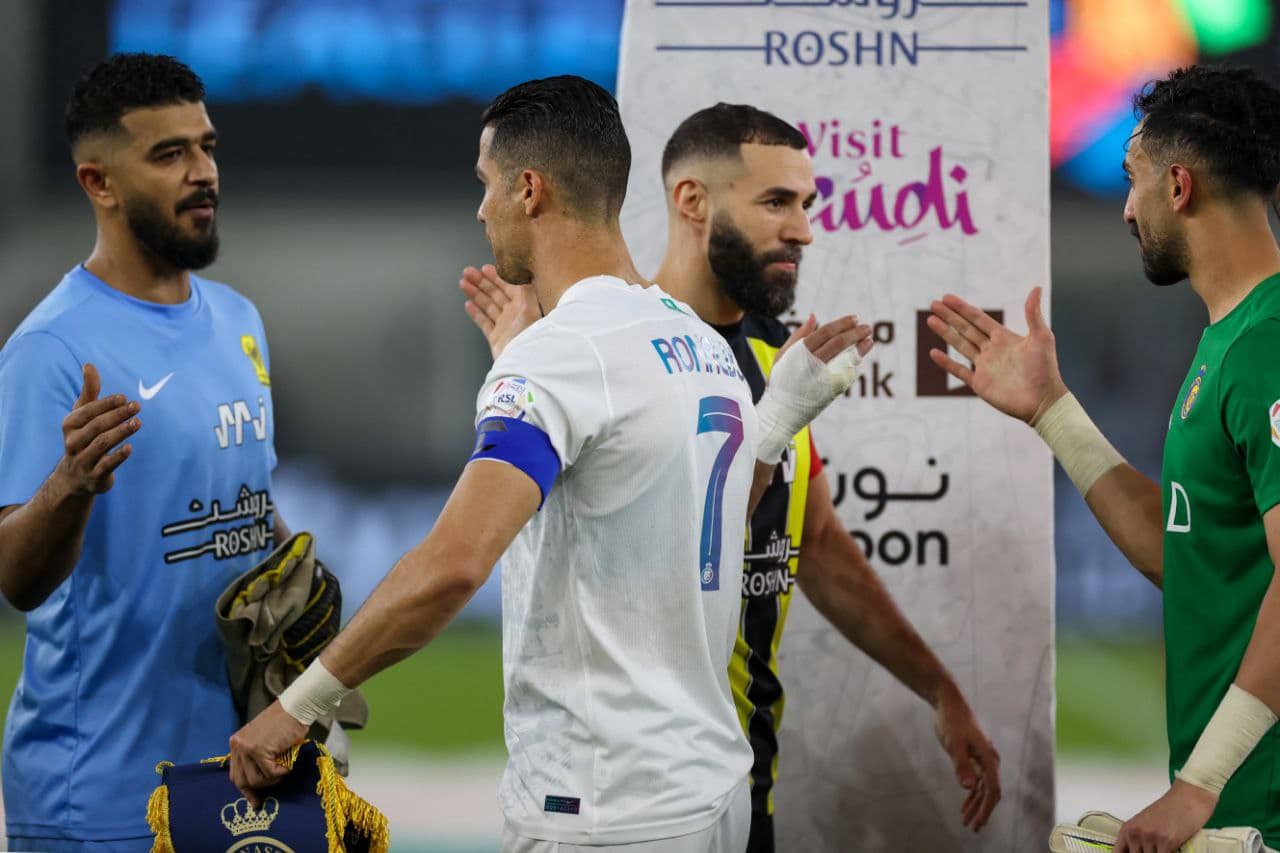 الصالح سبورت : 
			كريم بنزيما يحذر رونالدو قبل كلاسيكو النصر ضد الاتحاد		