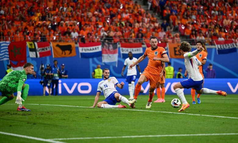 منتخب فرنسا ضد هولندا