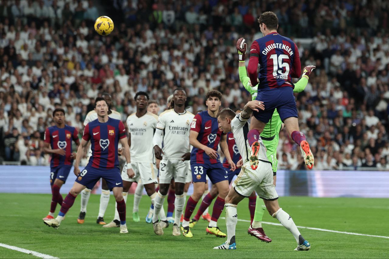 كورة العرب : 
			مدرب برشلونة السابق يوضح لـ365Scores الأفضل بين ريال مدريد والبارسا حاليًا		