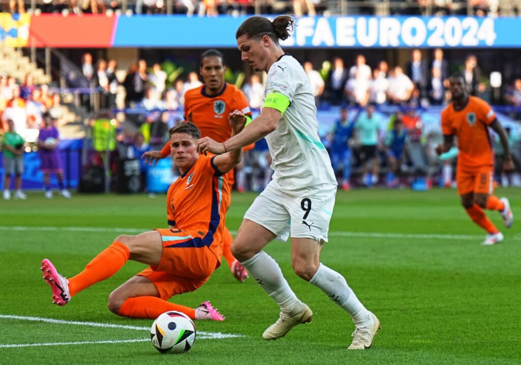 هولندا ضد النمسا