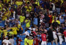 شجار لاعبي أوروجواي مع جماهير كولومبيا