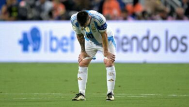 حزن ميسي بسبب إصابته - الأرجنتين ضد كولومبيا
