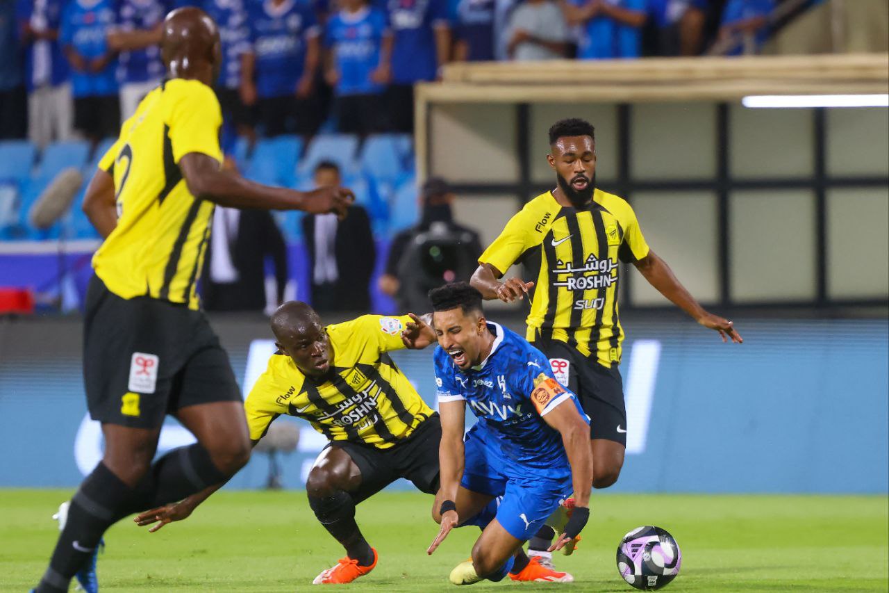 الصالح سبورت : 
			الاتحاد ينتقم وينهي السيطرة – الهلال يشرب من كأس عذاب العميد		