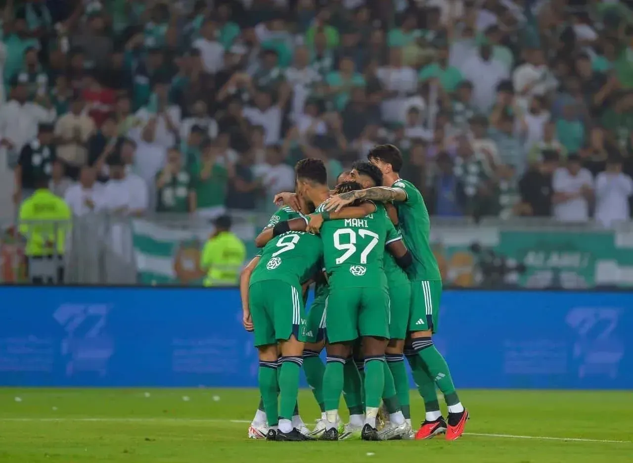 الصالح سبورت : 
			تأكد غياب محترف الأهلي عن قمة الشباب في الدوري السعودي		