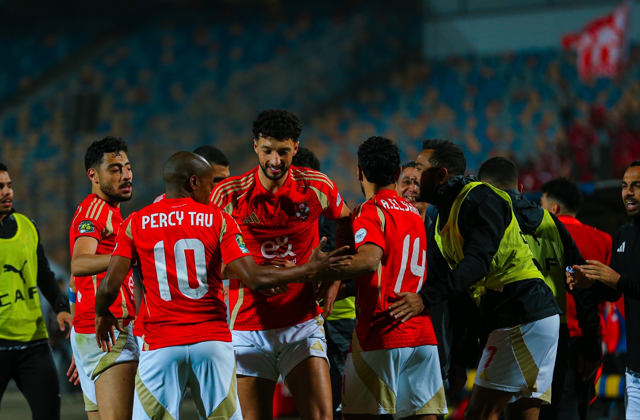 الصالح سبورت : 
			قائمة الأهلي لمواجهة المصري البورسعيدي في الدوري.. عودة عمر كمال		