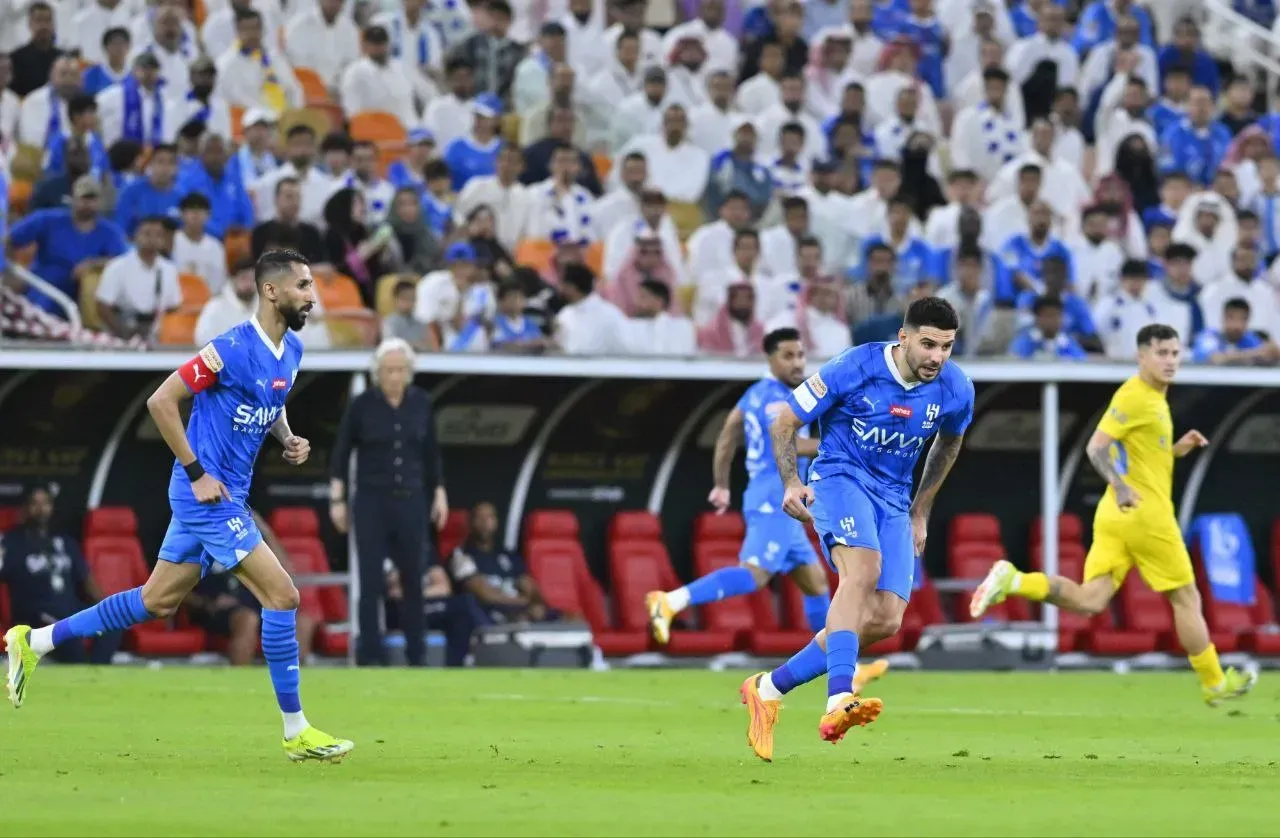 الصالح سبورت : 
			تشكيل الهلال ضد الرائد بالجولة 13 في الدوري السعودي		