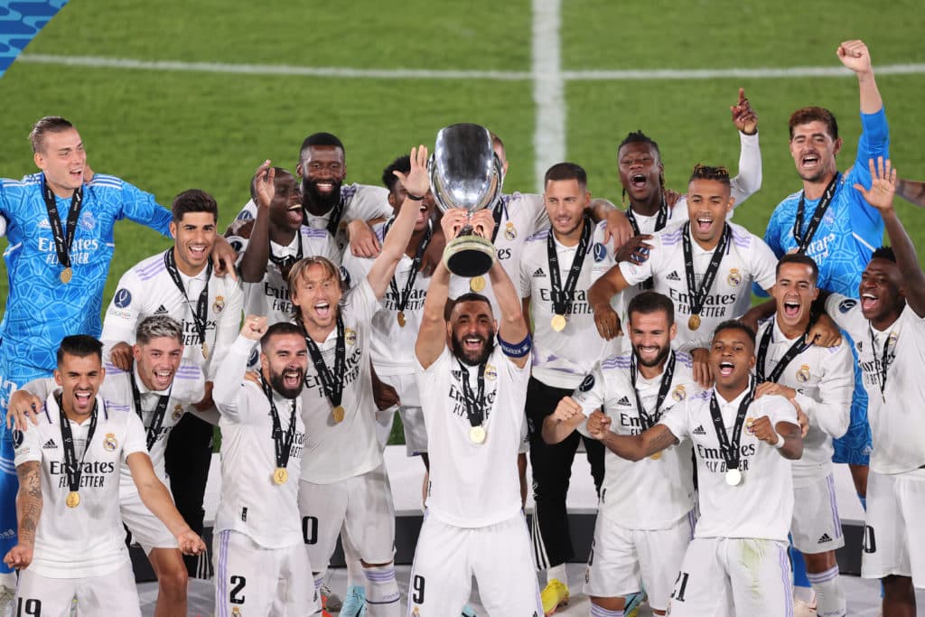 El Real Madridm junto al Manchester City, aseguraron su presencia en los octavos de final de la UEFA Champions League.