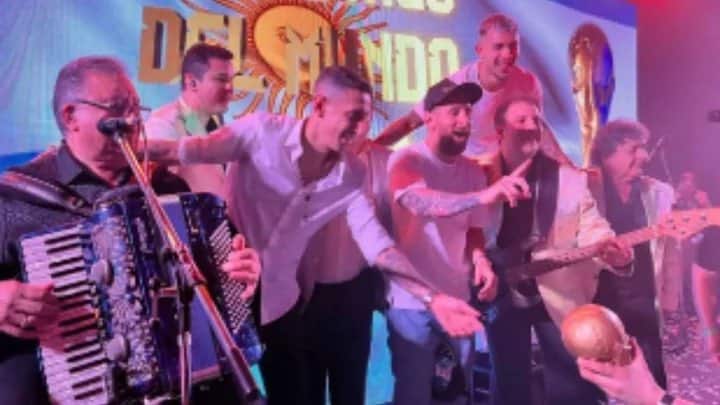 Los Palmeras presente en la Fiesta del Campeón