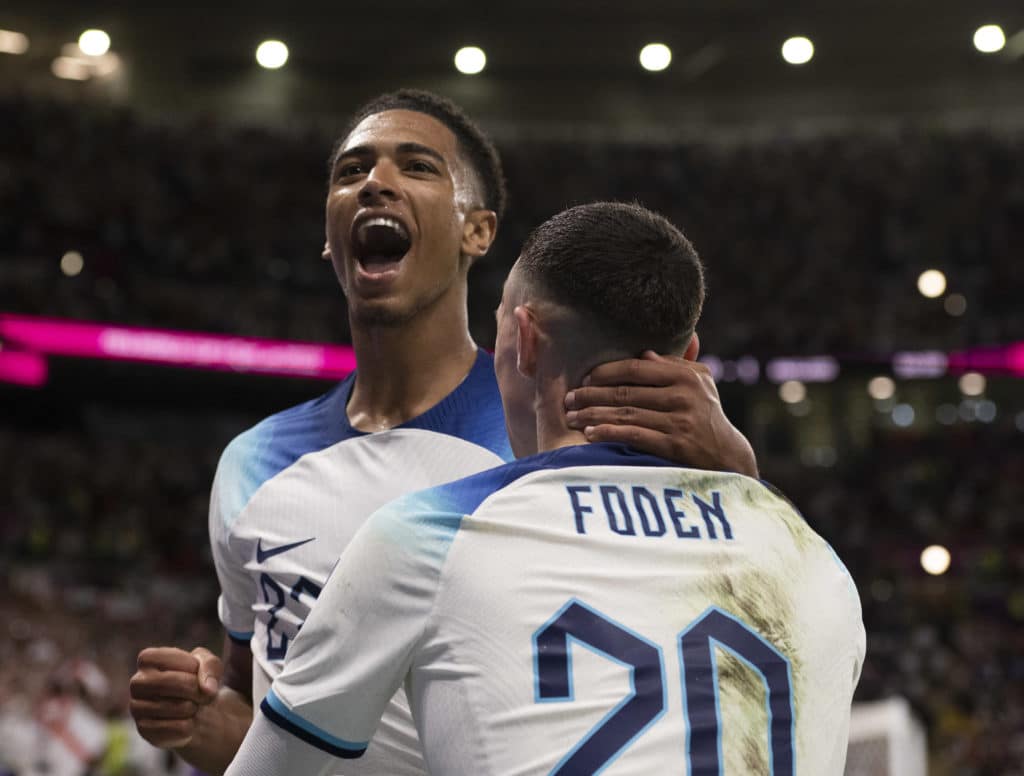 Jude Bellingham y Phil Foden, dos jugadores que están llamados a comandar las nuevas generaciones de Inglaterra.