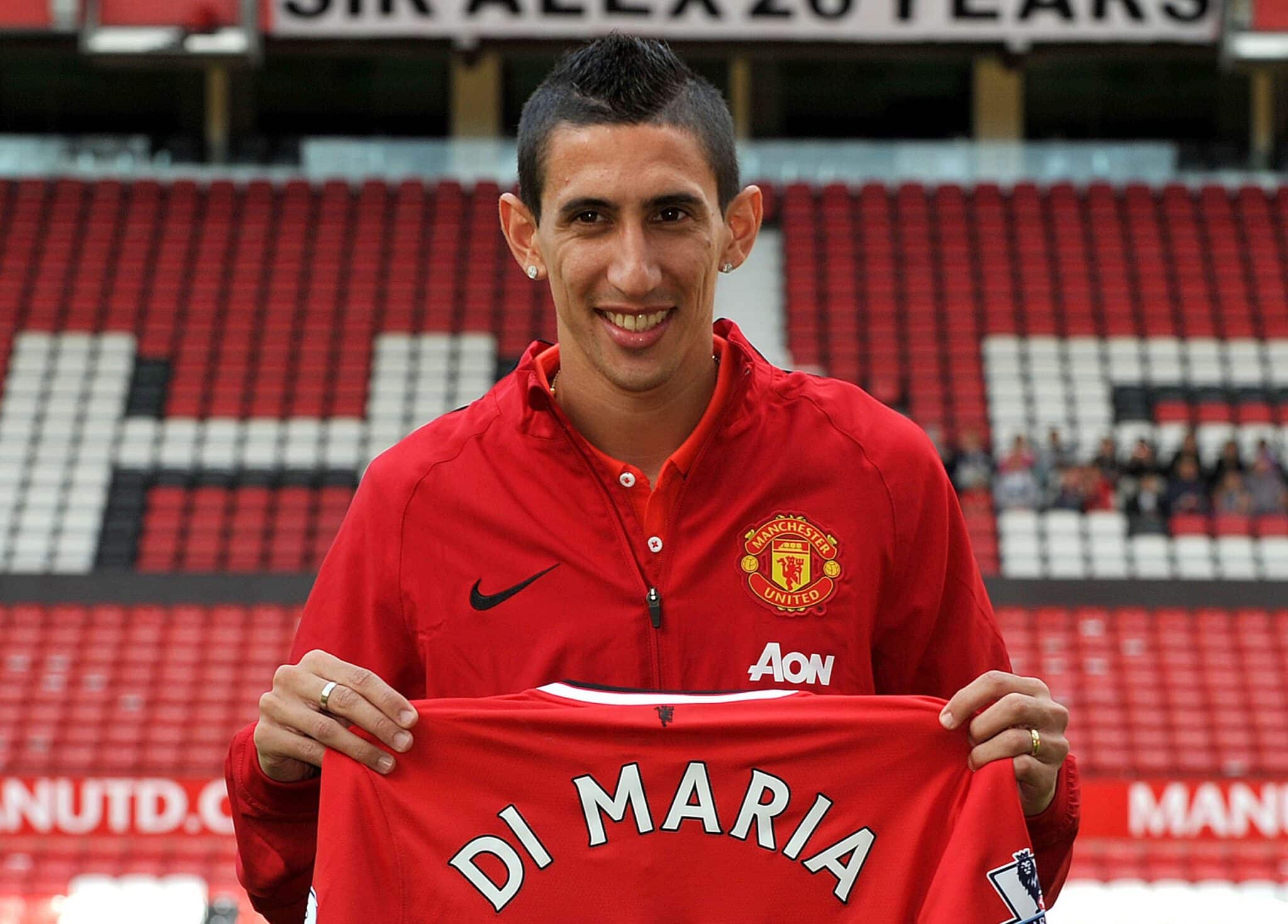 La llegada de Ángel Di María al Manchester United prometía ser uno de los mejores fichajes en la historia de la Premier League. Sin embargo, su estadía estuvo marcada por disputas contra Louis van Gaal.