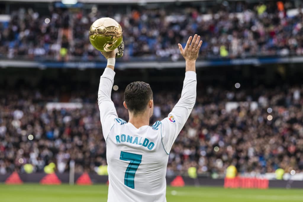 Cristiano Ronaldo en 2017 alzaba su último Balón de Oro como jugador profesional.