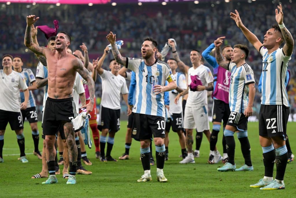 Los festejos de Argentina tras clasificar a Cuartos de Final. En Bangladesh, también lo celebran.