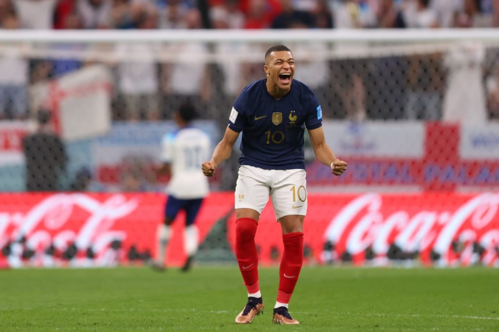 Una imagen que se convirtió en viral: el festejo de Kylian Mbappé luego de que Harry Kane fallara su penal. Francia es semifinalista.