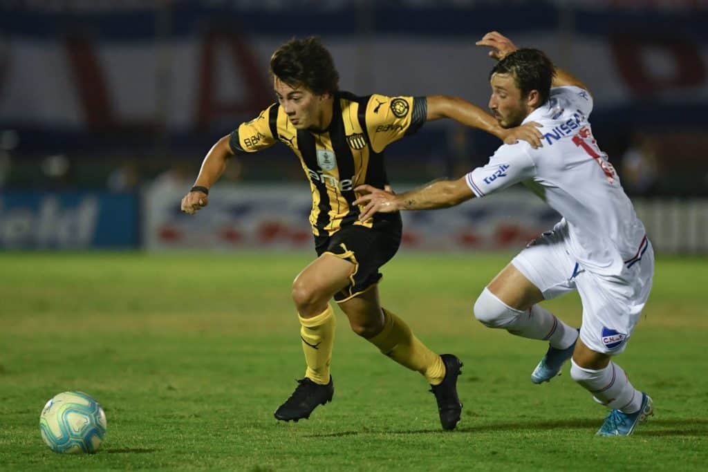 Facundo Pellistri hizo su debut oficial en el profesionalismo con la camiseta de Peñarol en 2019.