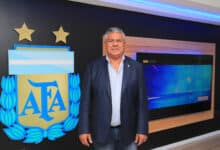 El presidente de la AFA piensa en dos torneos para que jueguen 30 equipos en la próxima temporada.