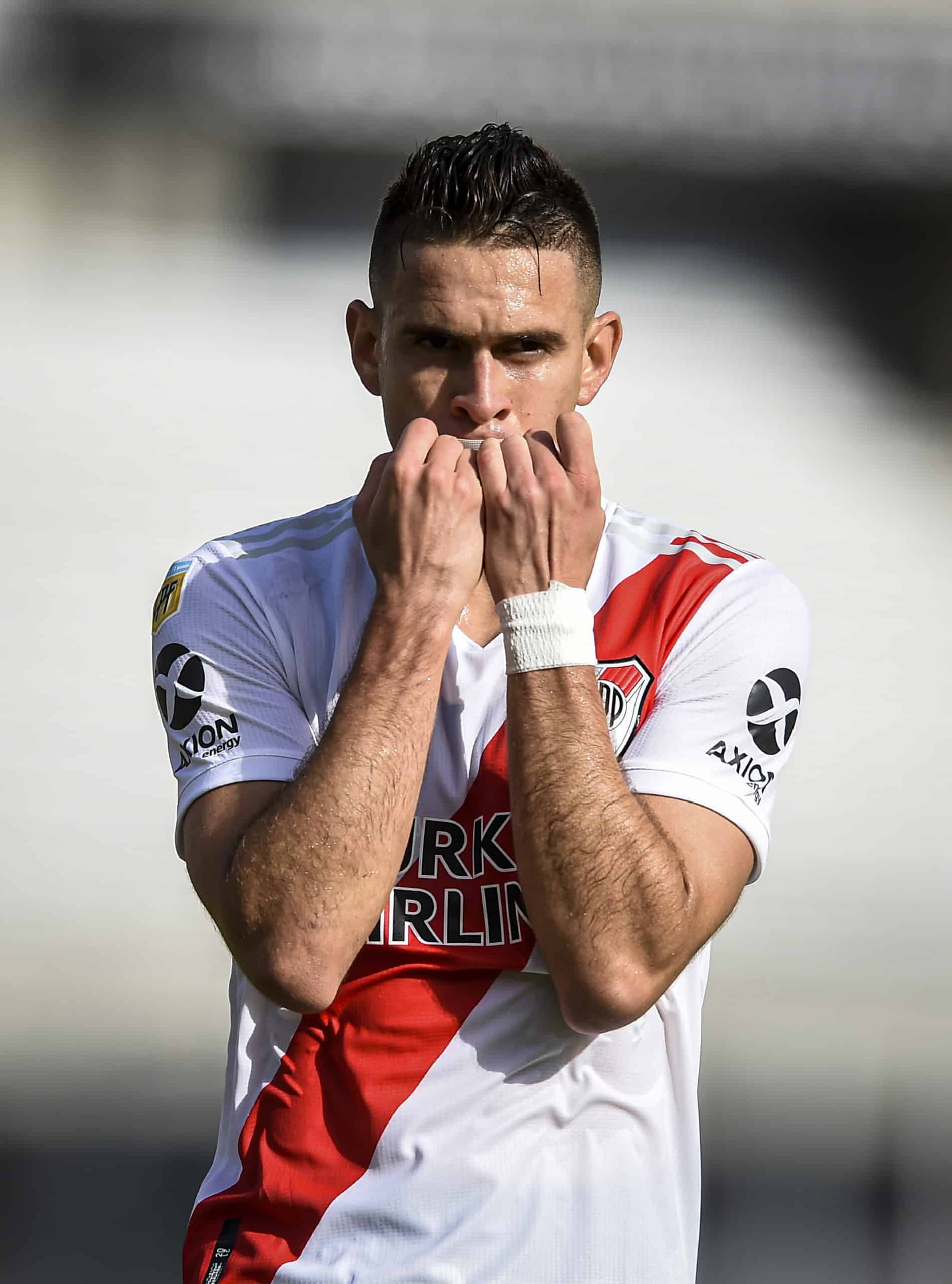 Borré haciendo un gol en River.