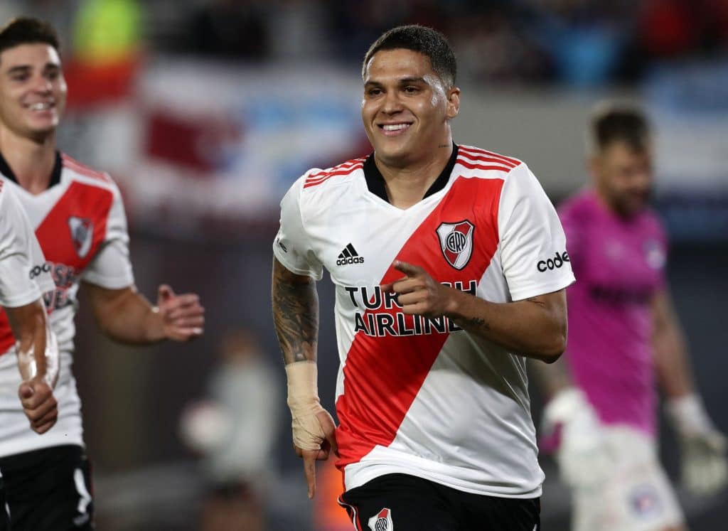 Juanfer Quintero vistió la camiseta de River Plate durante la temporada 2022. Hasta ahora, ha sido su último club.