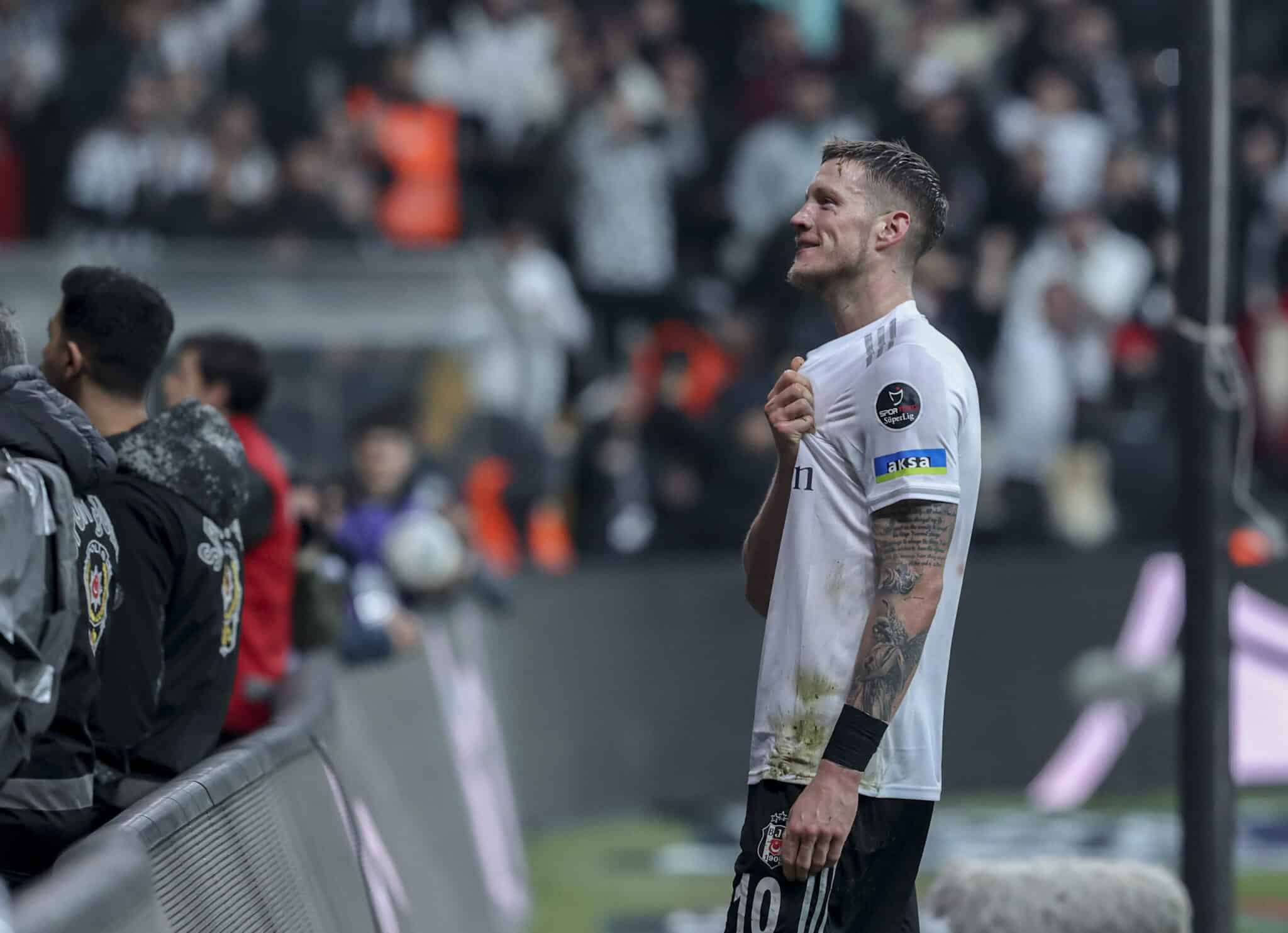 Wout Weghorst marcó un gol y se despidió de la hinchada del Besiktas.