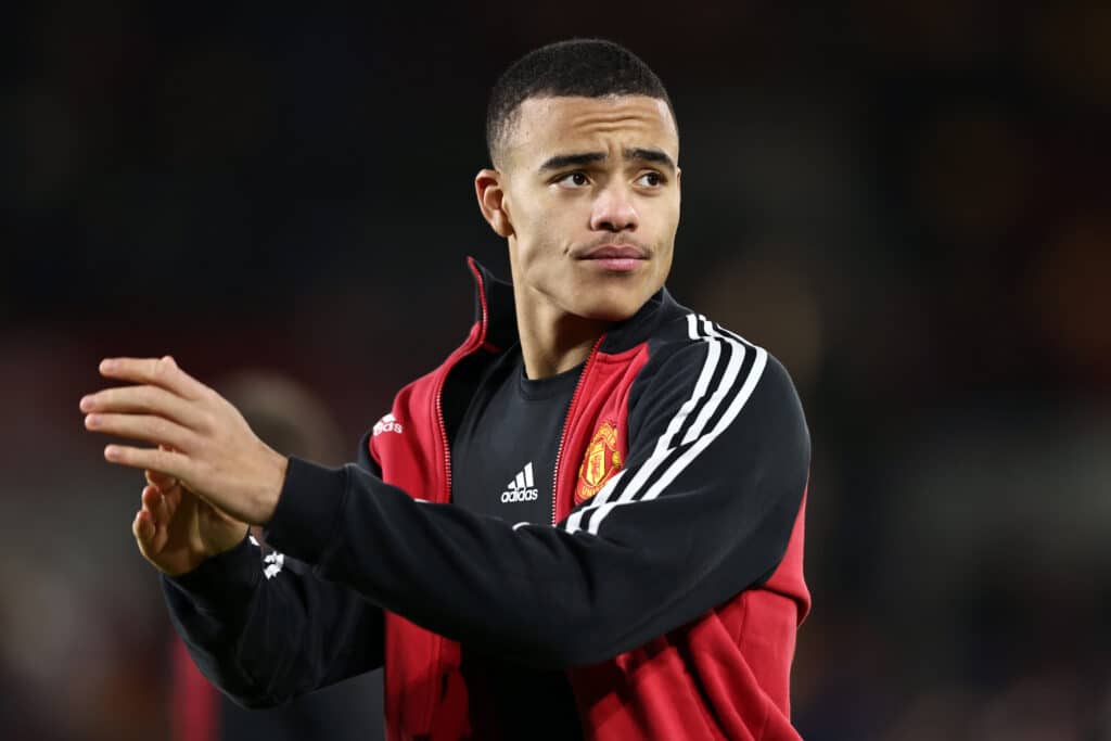 Erik ten Hag se pone en contacto con Mason Greenwood para conocer su momento físico y emocional. (Photo by Marc Atkins/Getty Images)