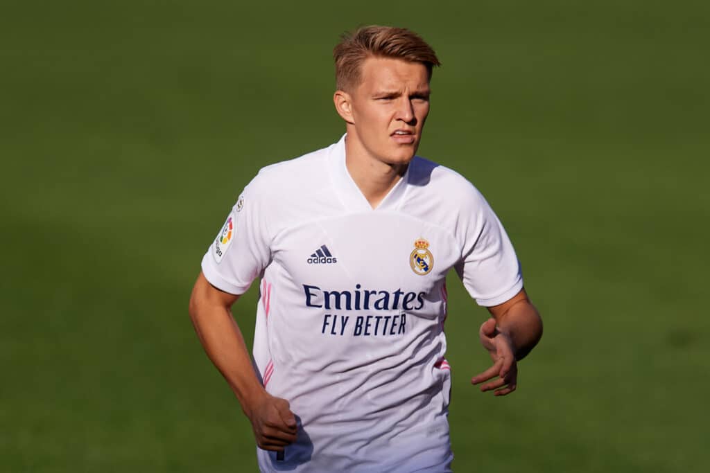 Martin Odegaard no tuvo la regularidad que se prometía en el Real Madrid. (Photo by Alex Caparros/Getty Images)