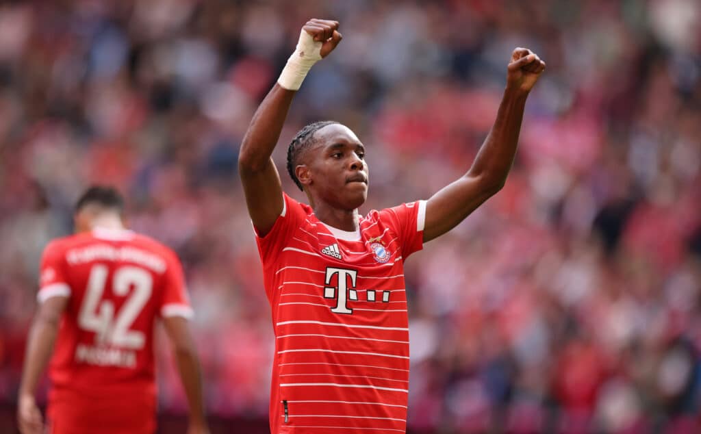 Mathys Tel es una de las jóvenes figuras del Bayern que pretende captar talentos en Sudamérica. (Photo by Stefan Matzke - sampics/Corbis via Getty Images)