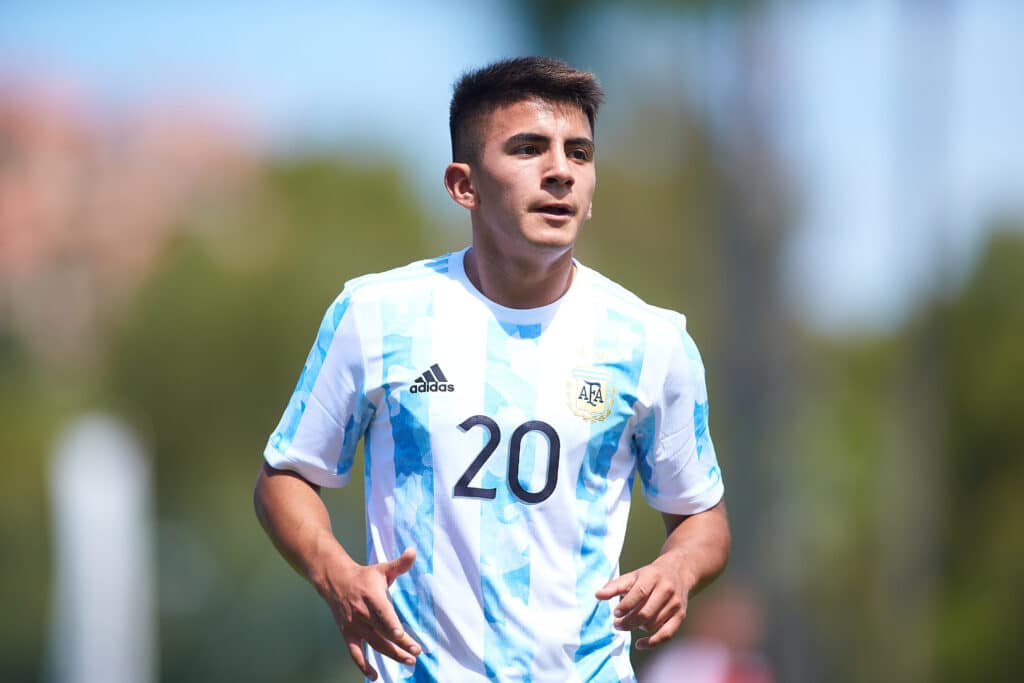 Thiago Almada es uno de los buenos proyectos a largo plazo que tiene la Selección de Argentina. (Photo by Fran Santiago/Getty Images)