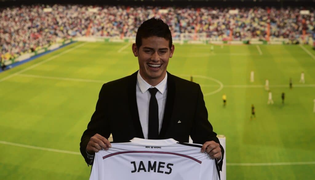 James Rodríguez al momento de la presentación en el Real Madrid