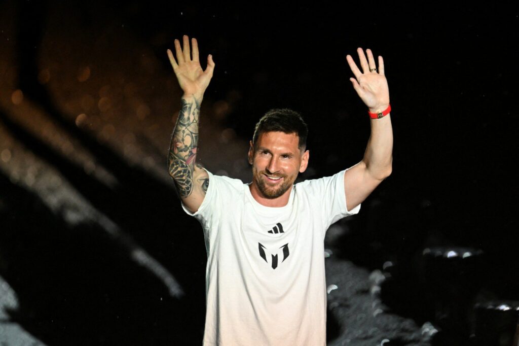 Lionel Messi fue ovacionado por los hinchas que repletaron el DRV PNK Stadium. Foto: Getty Images.