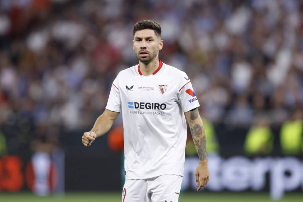 Gonzalo Montiel dejará el Sevilla en este mercado de fichajes. (Photo by Matteo Ciambelli/DeFodi Images via Getty Images)