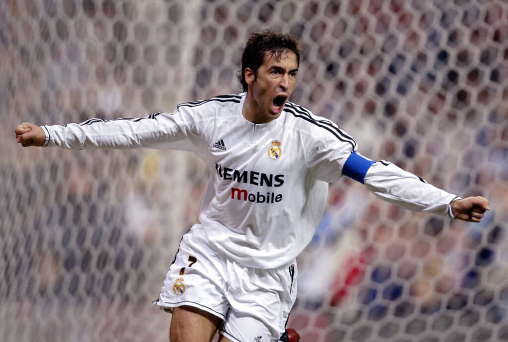 Hasta hoy, Raúl es el tercer máximo goleador en la historia del Real Madrid.  (Photo credit should read JAVIER SORIANO/AFP via Getty Images)