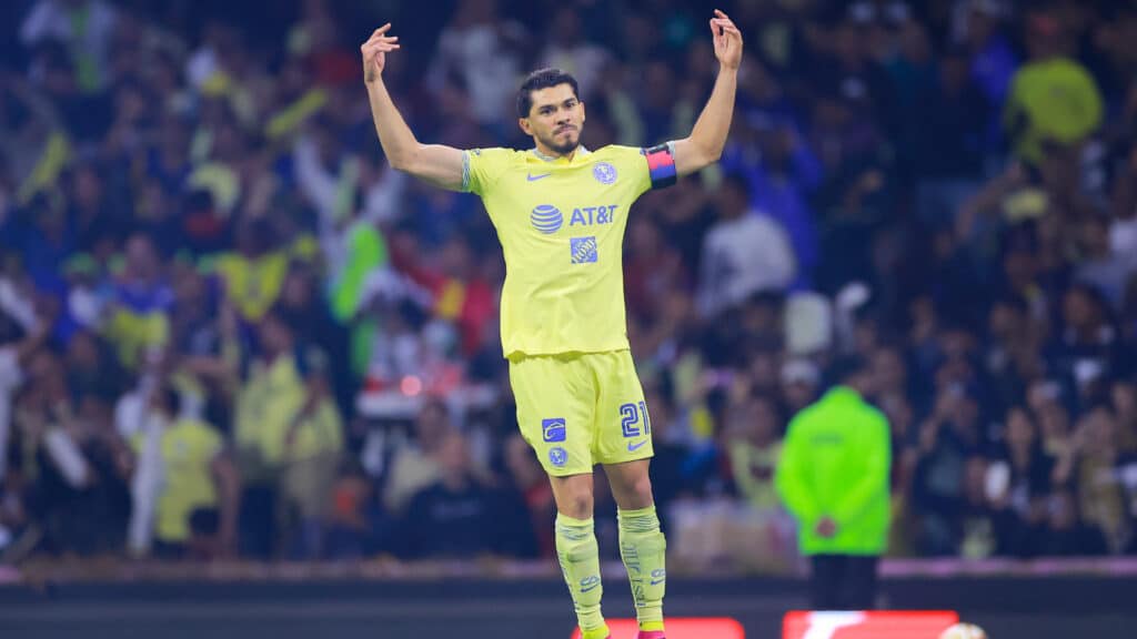 Henry Martín, uno de los máximos goleadores del América, celebra una de los goles que marcó.