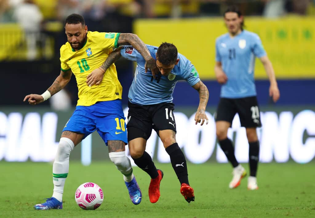 Uruguay recibe a Brasil