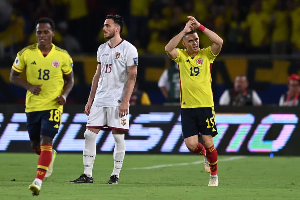 Rafael Santos Borré podría ser una de las claves par el Colombia vs Uruguay en las Eliminatorias Sudamericanas. (Photo by JUAN BARRETO/AFP via Getty Images)