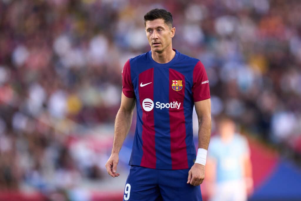 Robert Lewandowski podría ser una de las claves en el Porto vs Barcelona. (Photo by Alex Caparros/Getty Images)