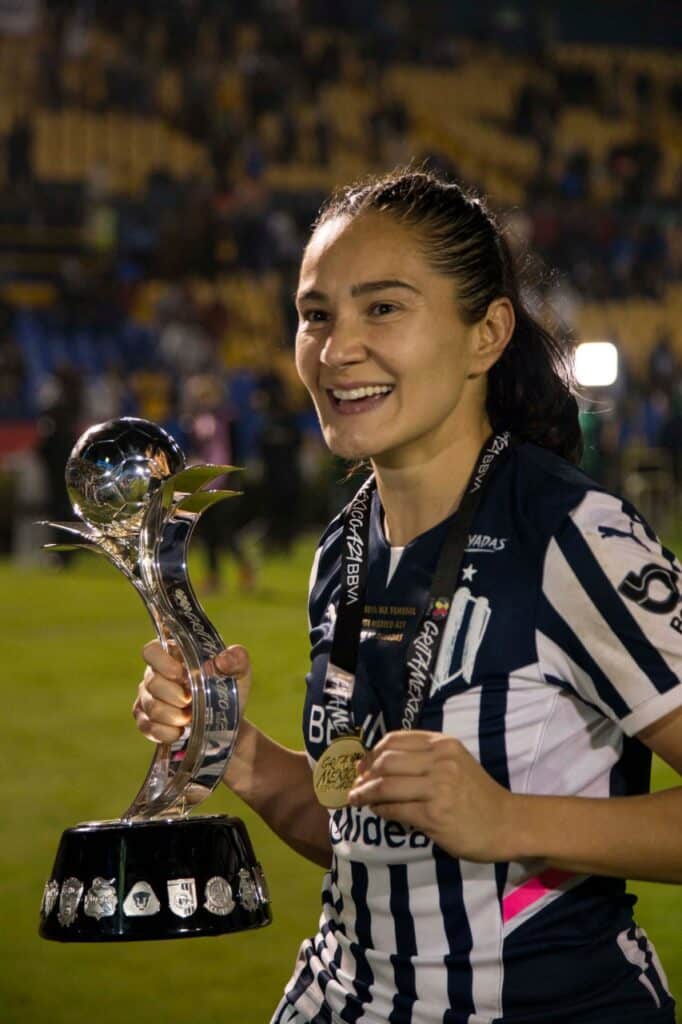 Desirée Monsiváis Rayadas trofeo Liga MX Femenil