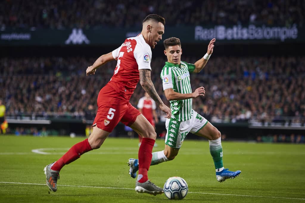 Sevilla vs Real Betis: Un partido con mucha historia en La Liga. (Photo by Quality Sport Images/Getty Images)