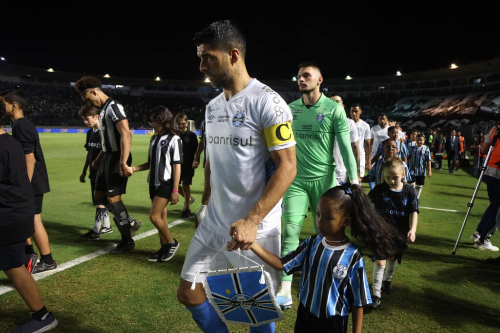 Luis Suárez volvió a las convocatorias y podría ser una de las claves para el Uruguay vs Bolivia. (Photo by Lucas Figueiredo/Getty Images)