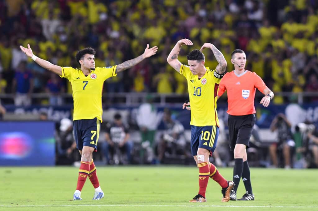 Selección Colombia Eliminatorias 2026 y Colombia en la Copa América 2024. En la imagen se puede ver a Luis Díaz y a James Rodríguez celebrando