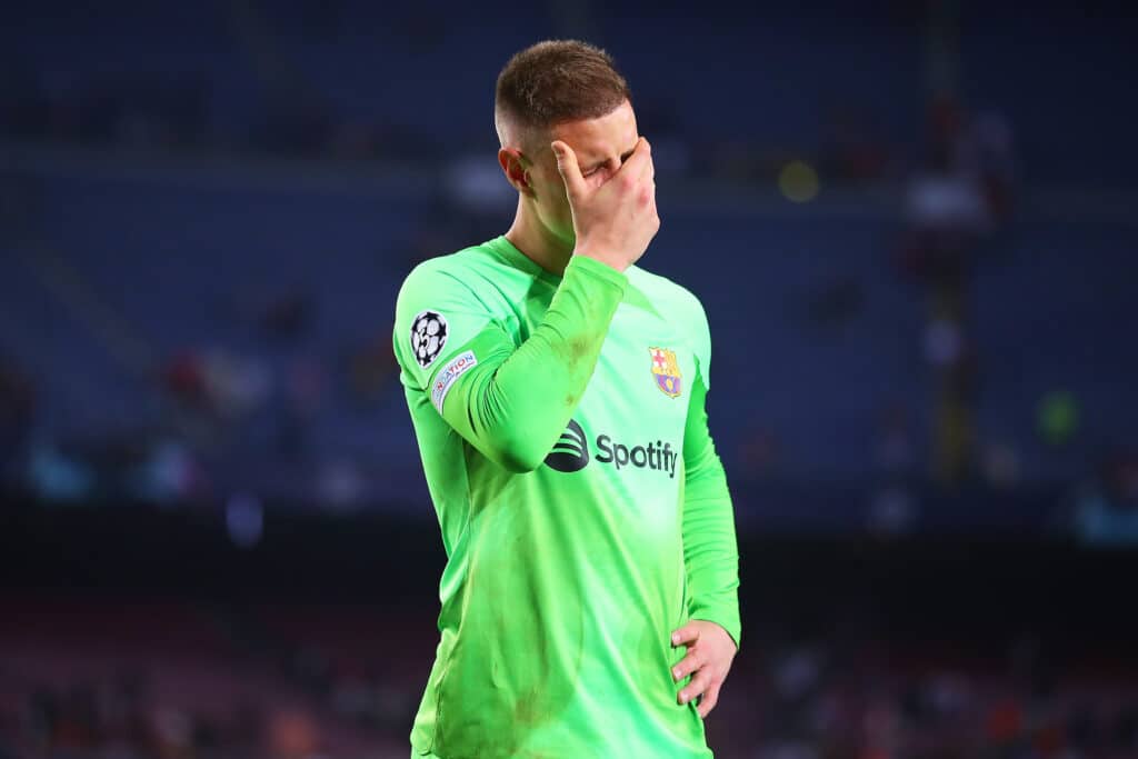 Barcelona vs Getafe: Marc André Ter Stegen sufrió la rotura total del tendón rotuliano. Se estima que este fuera de las canchas entre 7 a 8 meses(Photo by Eric Alonso/Getty Images)