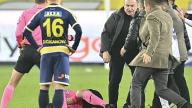 Ankaragücü: Presidente y jugadores golpean al árbitro