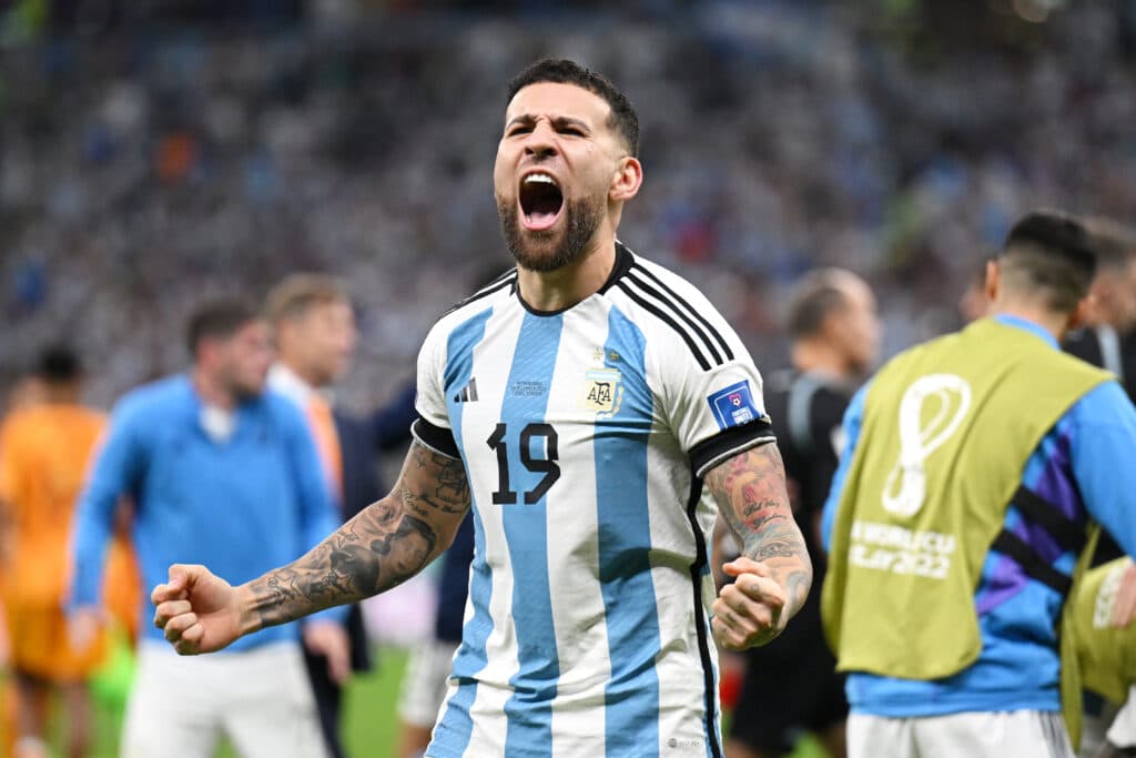 River sueña con el fichaje de Nicolás Otamendi, Campeón del mundo con Argentina. (Photo by Matthias Hangst/Getty Images)