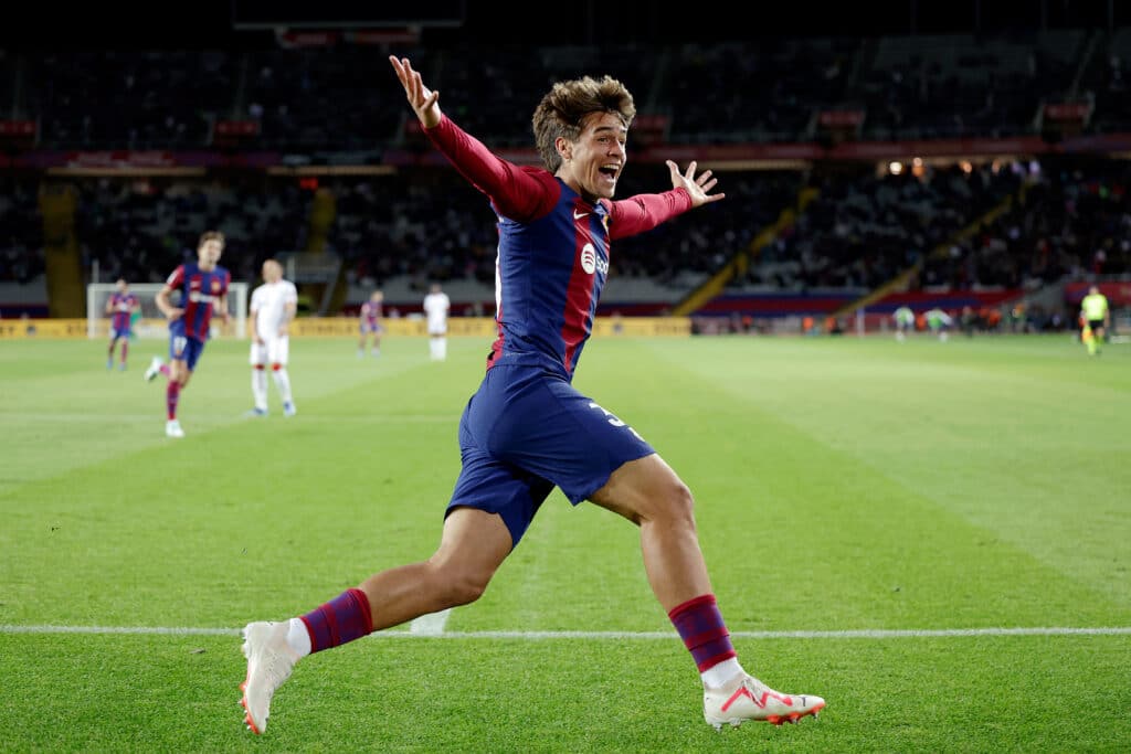 Marc Guiu, una de las irrupciones de los culés, podría ser una de las claves en el Valencia vs Barcelona. (Photo by David S.Bustamante/Soccrates/Getty Images)